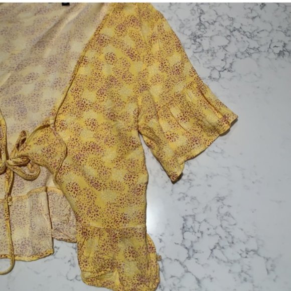 Lulus Breah Yellow Print tie-front Top - Picture 9 of 13